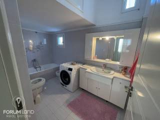 Forumland Real Estate, Μπάνιο