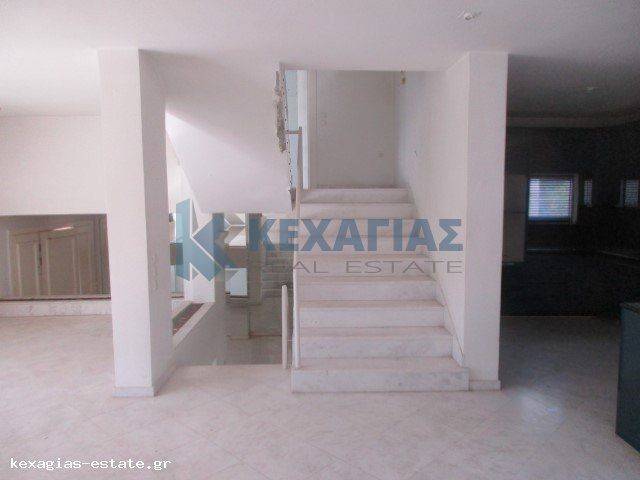 ΚΕΝΤΡΙΚΟ ΣΑΛΟΝΙ ΑΝΩΓΕΙΟΥ