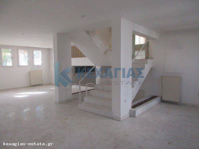 ΣΑΛΟΝΙ ΗΜΙΥΠΟΓΕΙΟΥ