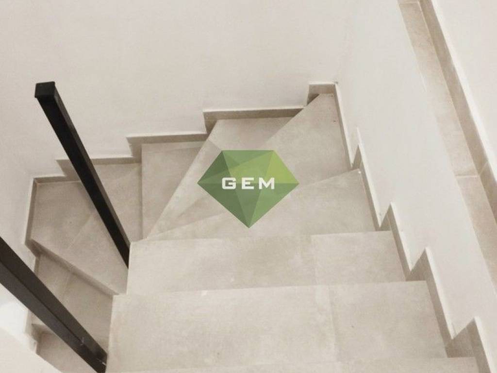 σκάλα για πάνω επίπεδο