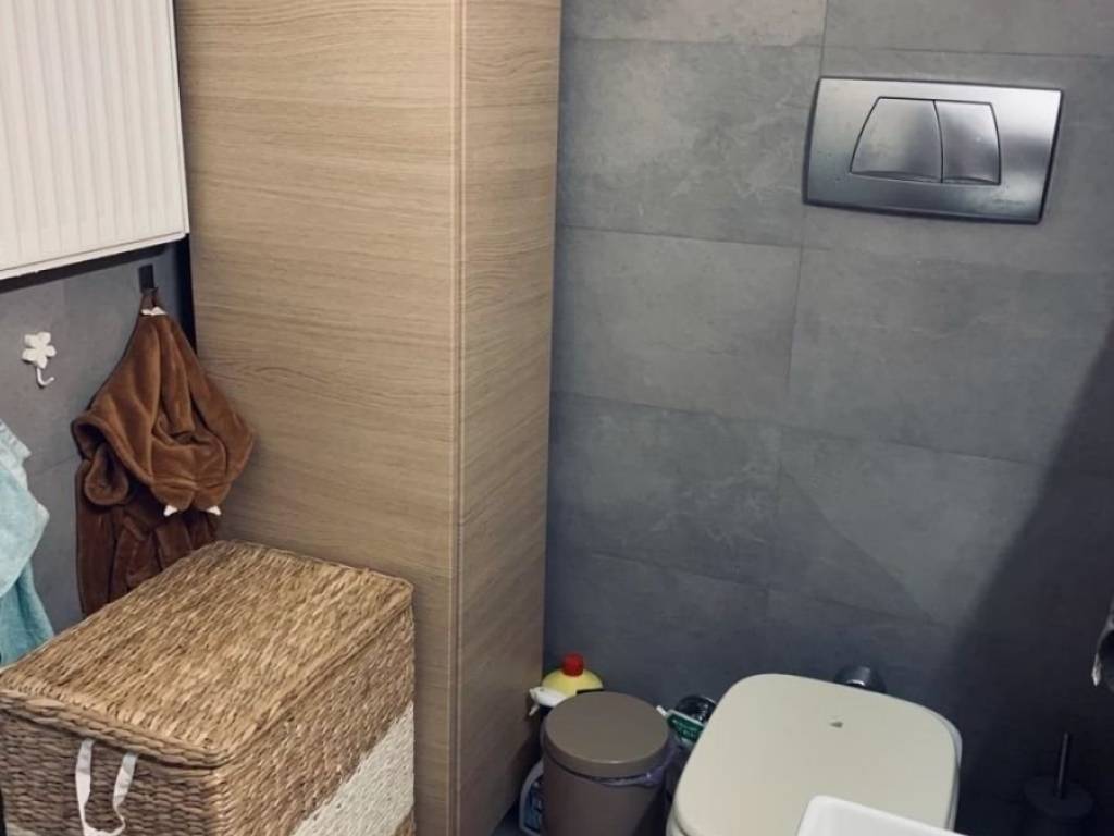 μπανιο σε διαμέρισμα με θέα, Αμπελόκηποι 01