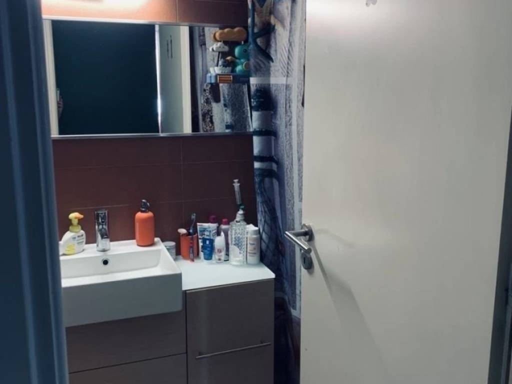 μπανιο σε διαμέρισμα με θέα, Αμπελόκηποι 03