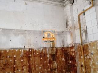 Ίωνος Δραγούμη, Κατάστημα