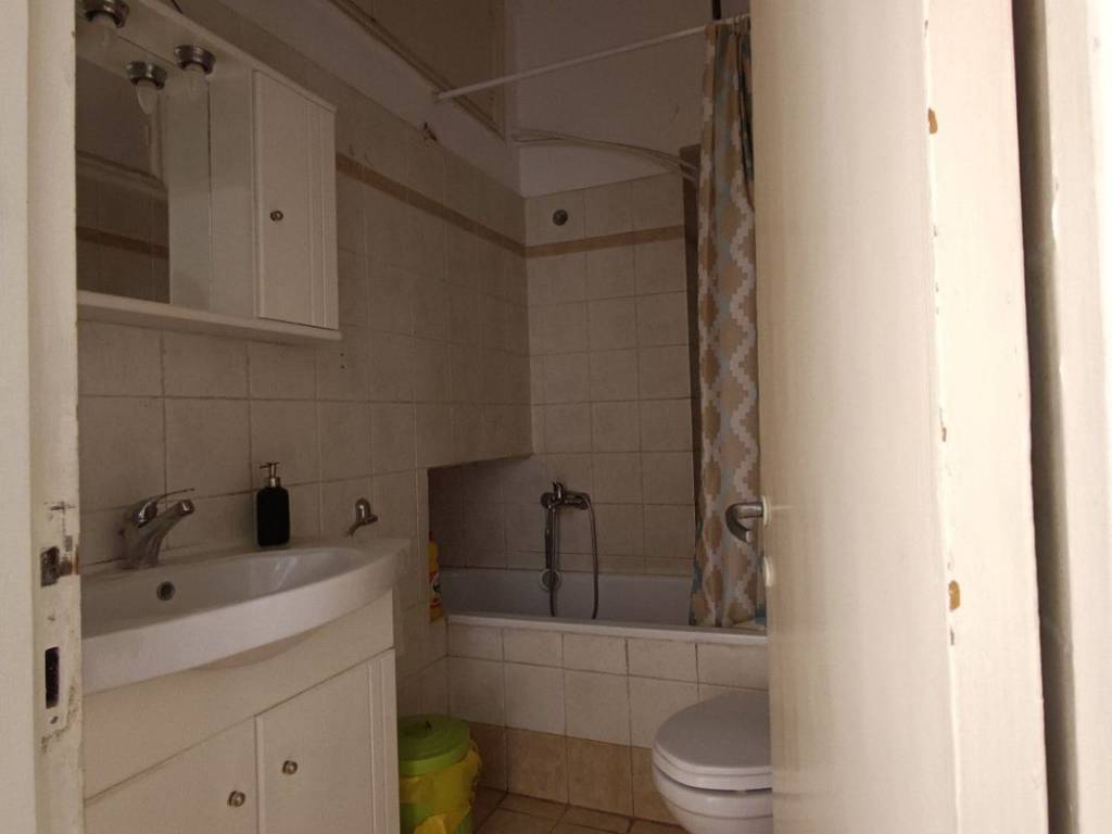 ANYPLACE MESITIKES YPERESIES