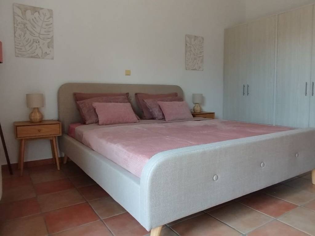 Ground Floor Bedroom 1 King Size Bed