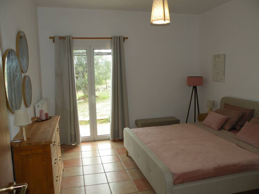 Ground Floor Bedroom 1 King Size Bed