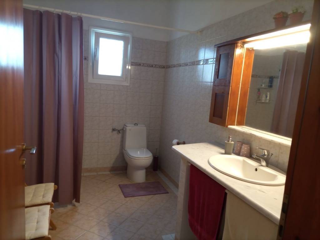 Groundfloor Bathroom 1