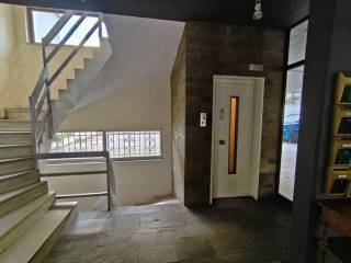 εισοδος πολυκατοικιας