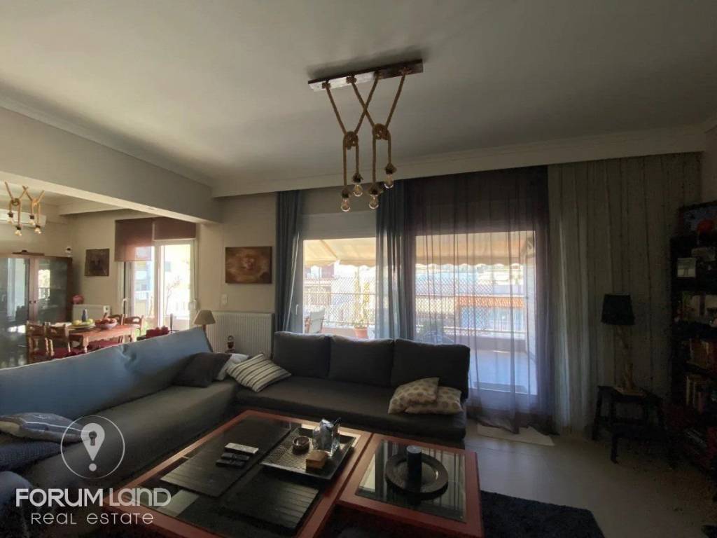 Forumland Real Estate, Σαλόνι με τζάκι