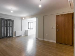 Σαλόνι και ανοιχτή κουζίνα