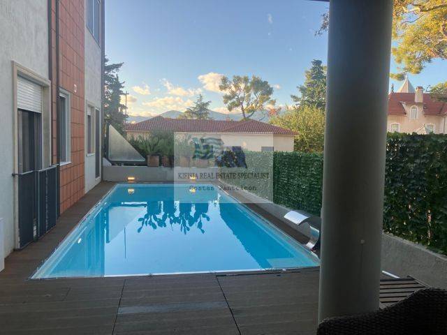 PRIVATE SWIMMING POOL