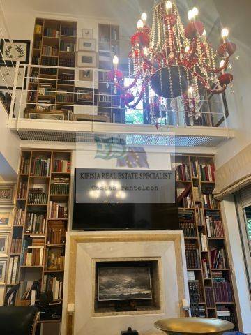 LIVING ROOM - 1ST FLOOR