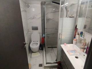 Forumland Real Estate, Μπάνιο