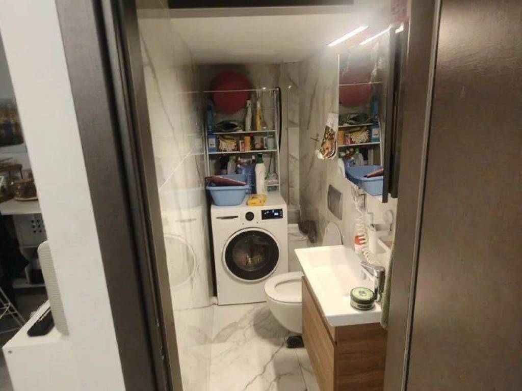 Forumland Real Estate, Μπάνιο