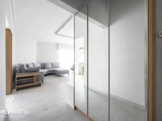 Forumland Real Estate, Διάδρομος