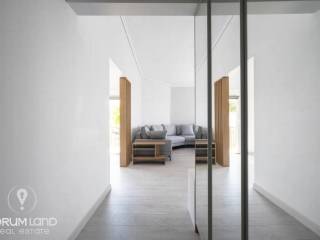 Forumland Real Estate, Διάδρομος