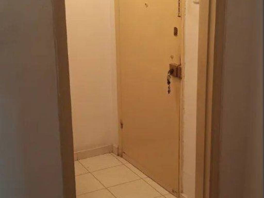 Forumland Real Estate, Είσοδος