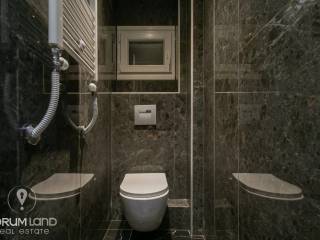 Forumland Real Estate, Μπάνιο