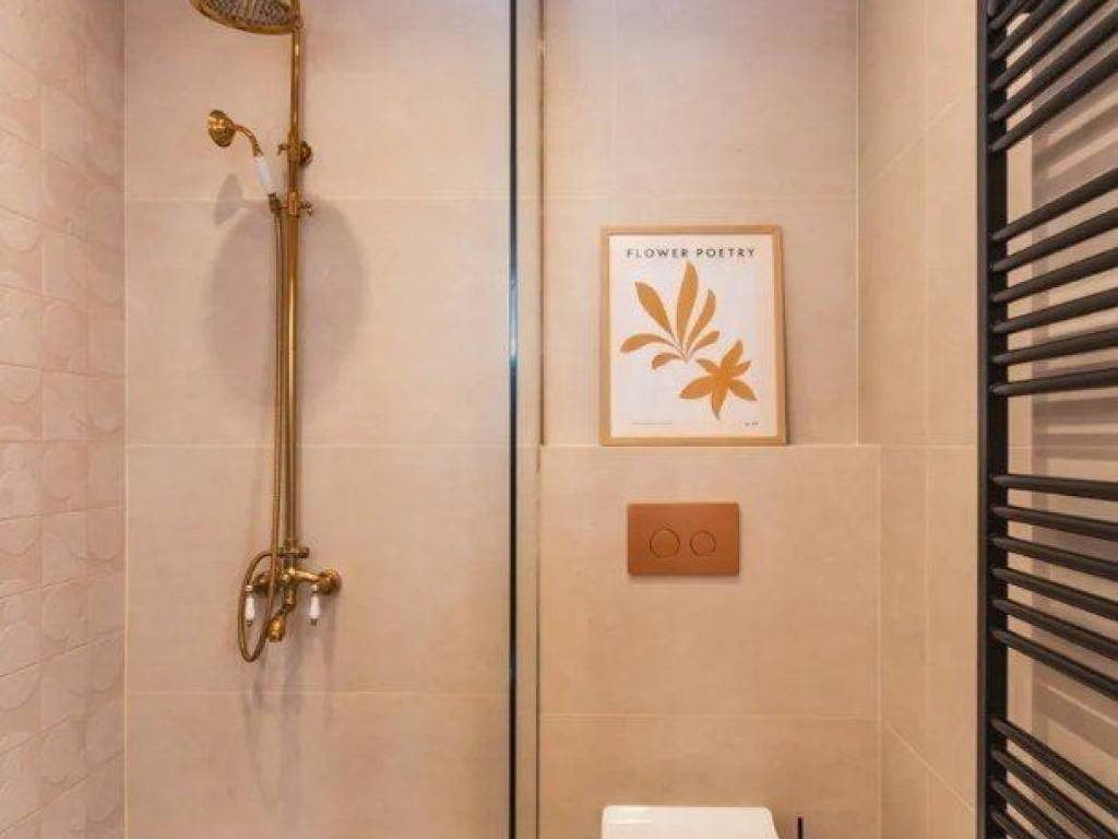 Forumland Real Estate, Μπάνιο