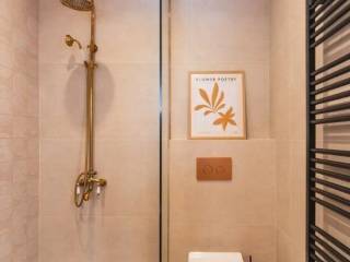 Forumland Real Estate, Μπάνιο