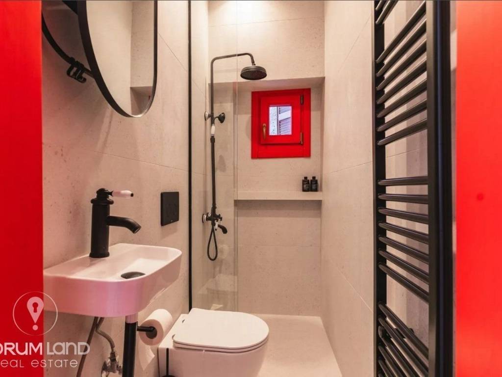 Forumland Real Estate, Μπάνιο