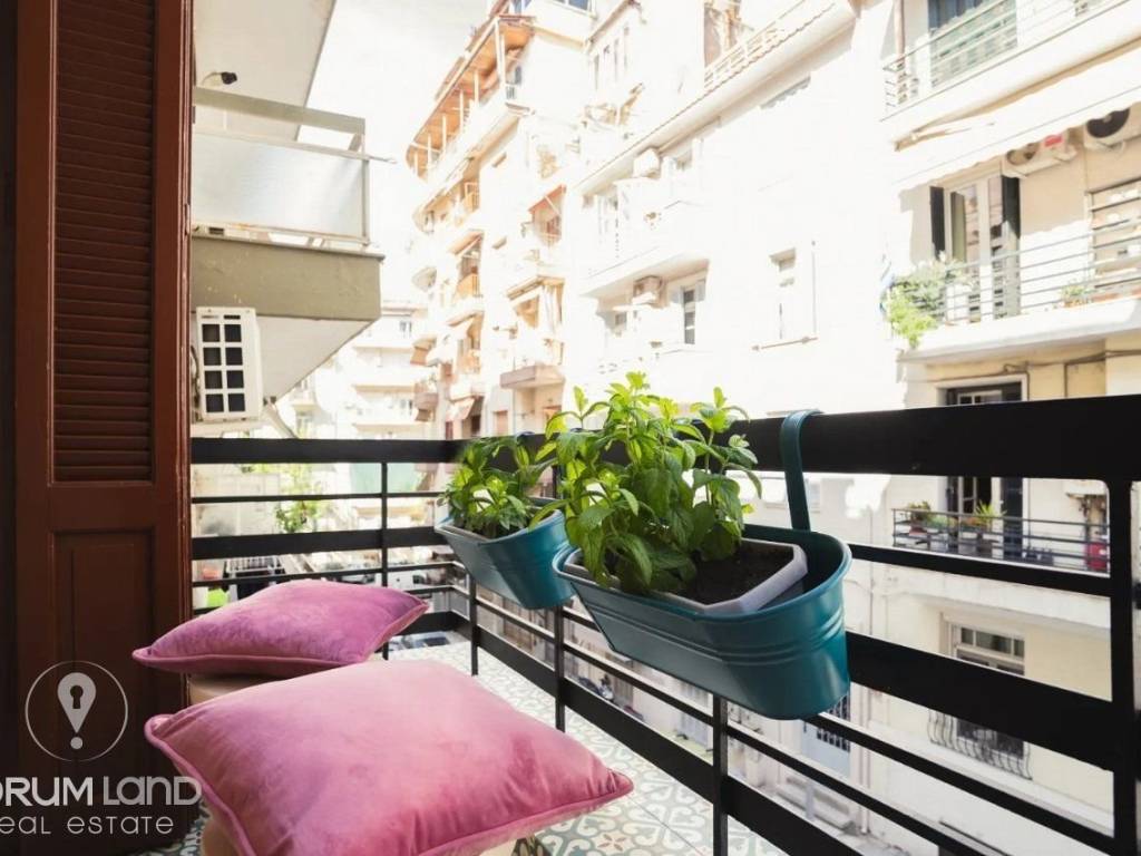 Forumland Real Estate, Βεράντες