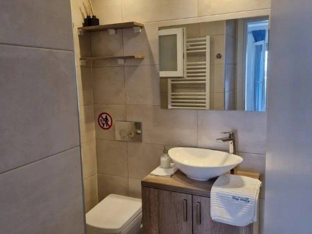 Forumland Real Estate, Μπάνιο