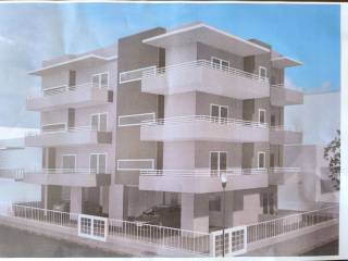 Νεόδμητη τριώροφη πολυκατοικία!