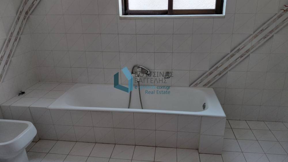 Μπάνιο α΄  ορόφου