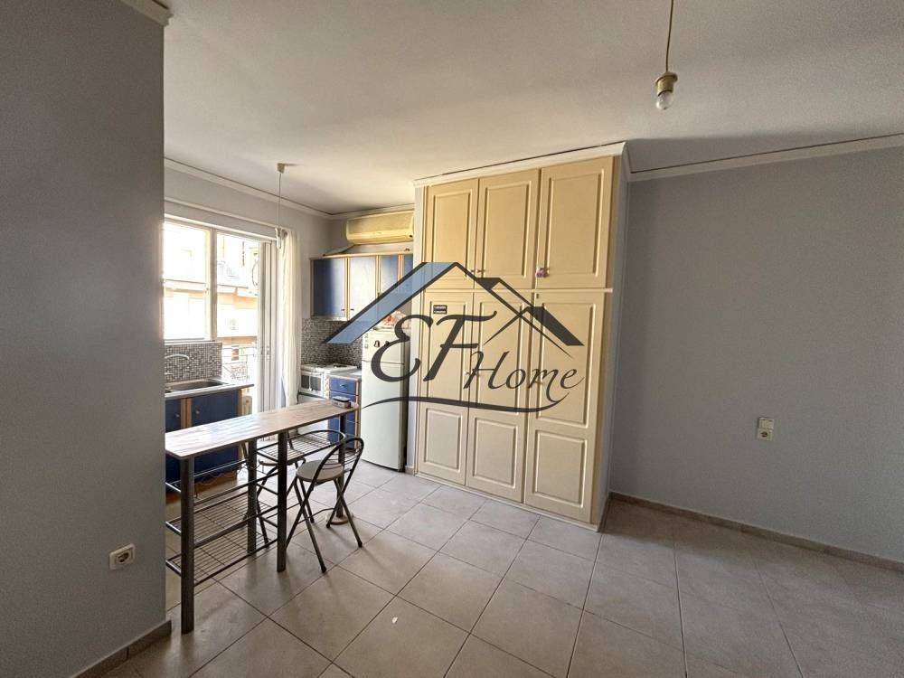 Ενιαίος χώρος κουζίνα-υπνοδωμάτιο