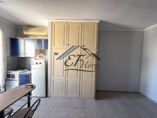 Ενιαίος χώρος κουζίνα-υπνοδωμάτιο