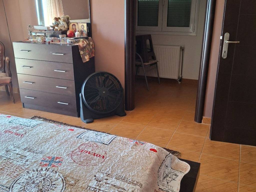 α} κρεβατοκαμαρα