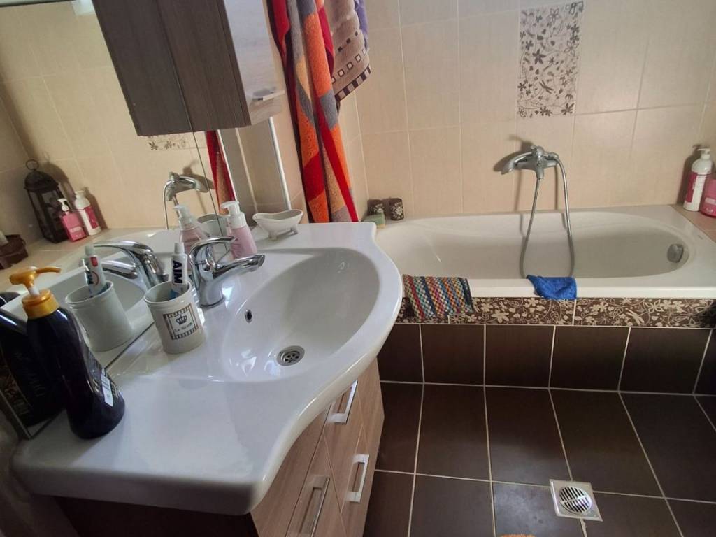 μπανιο δευτερου επιπιδου