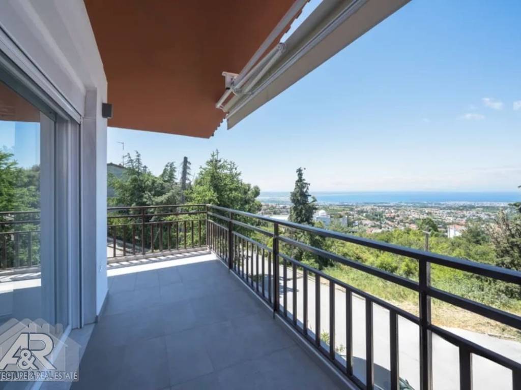 Θέα από μπαλκόνι