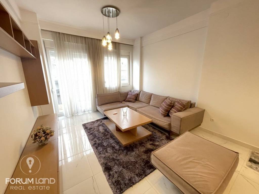 Forumland Real Estate, Σαλόνι