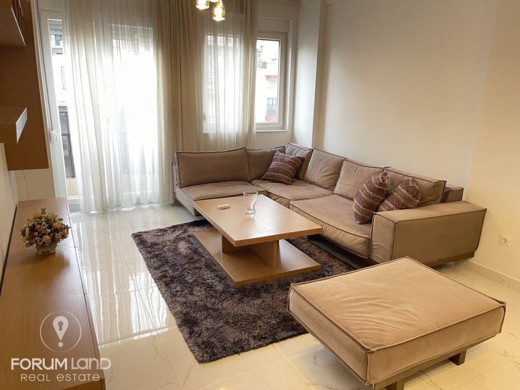 Forumland Real Estate, Σαλόνι