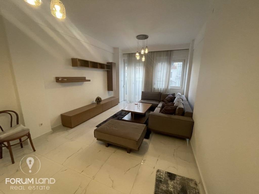 Forumland Real Estate, Σαλόνι