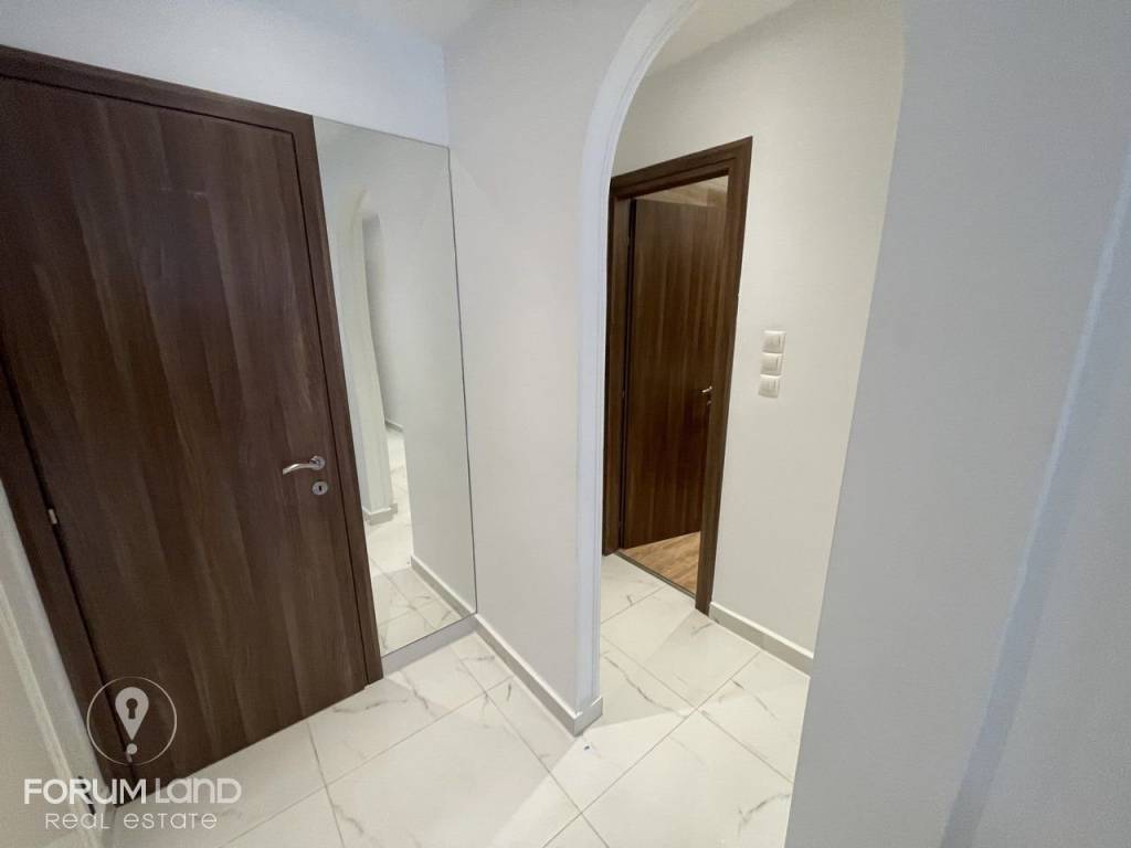 Forumland Real Estate, Διάδρομος