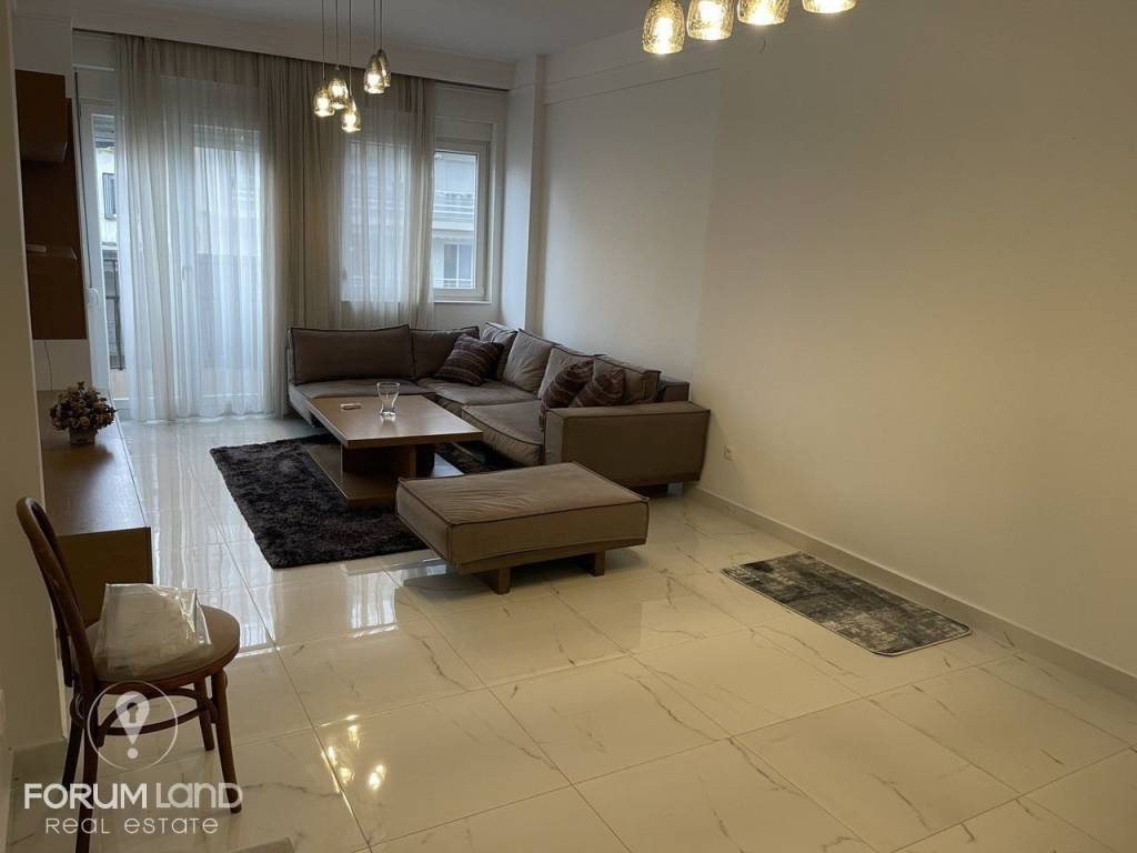 Forumland Real Estate, Σαλόνι