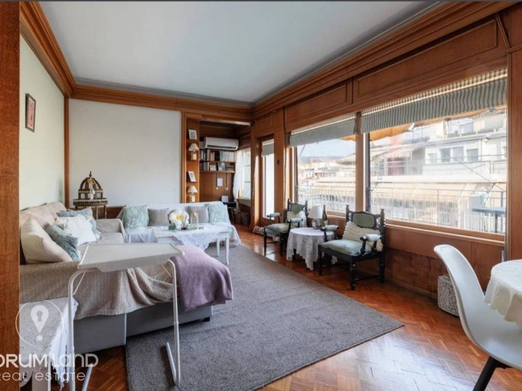 Forumland Real Estate, Σαλόνι