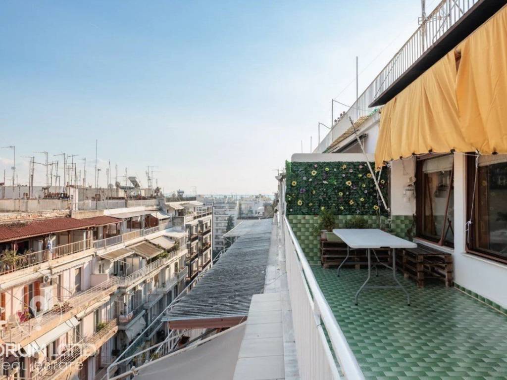 Forumland Real Estate, Βεράντες