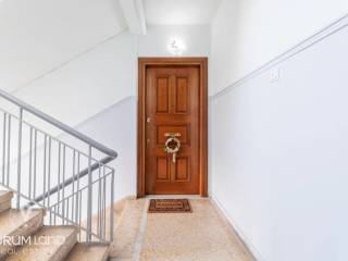 Forumland Real Estate, Είσοδος