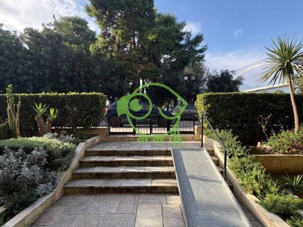 Είσοδος πολυκατοικίας