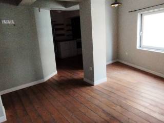 Ο χώρος της εισόδου από το καθιστικό