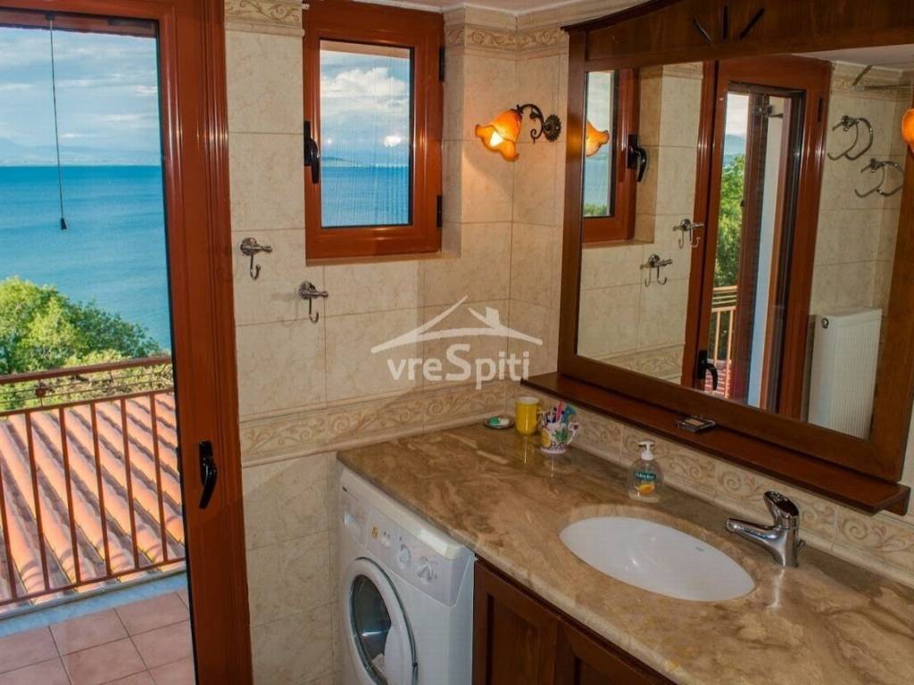 ΜΠΑΝΙΟ ΠΡΩΤΟΥ ΕΠΙΠΕΔΟΥ