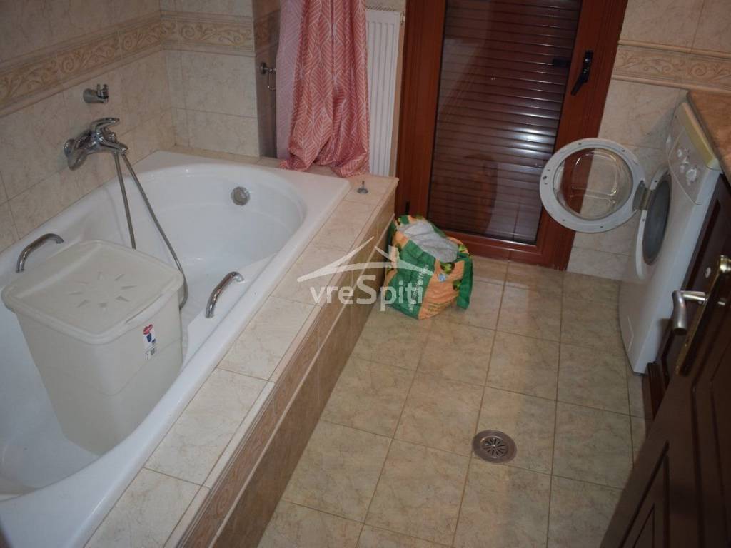 ΑΠΟΨΗ ΚΥΡΙΩΣ ΜΠΑΝΙΟΥ