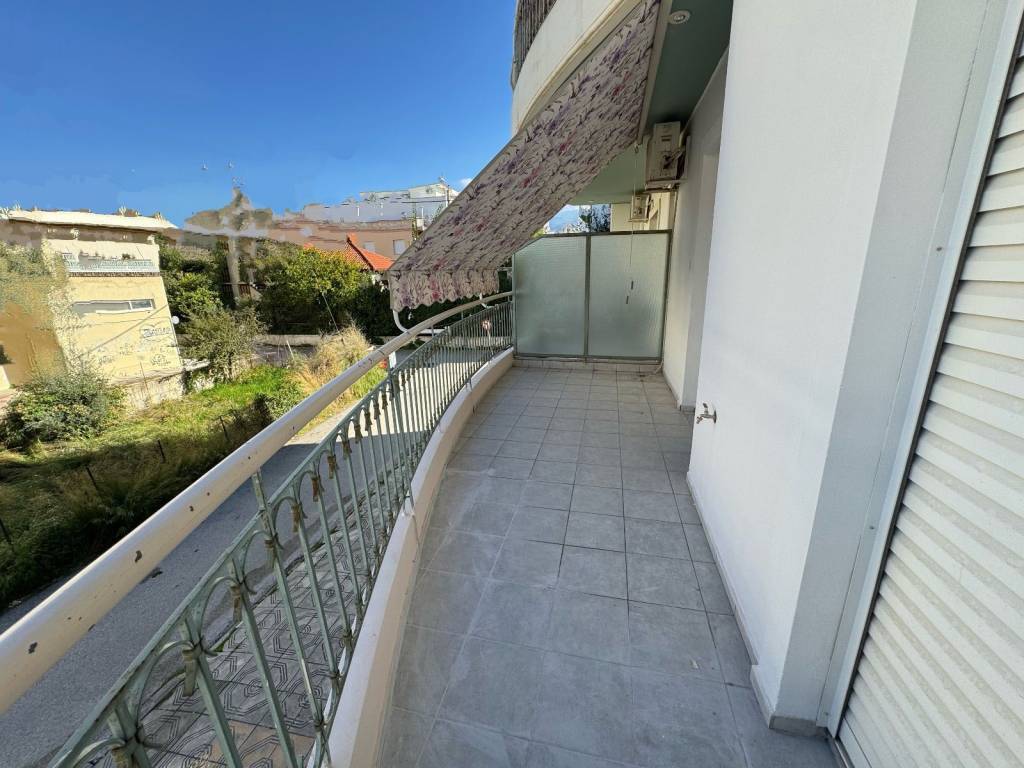 Βεράντα με τέντα