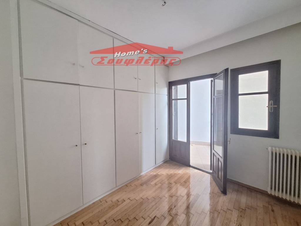 ΜΕΓΑΛΗ ΕΝΤΟΙΧΙΣΜΕΝΗ ΝΤΟΥΛΑΠΑ