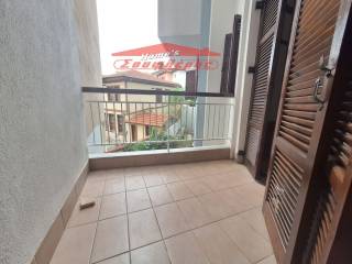 ΔΙΑΜΠΕΡΕΣ ΜΕ ΔΕΥΤΕΡΟ ΜΠΑΛΚΟΝΙ