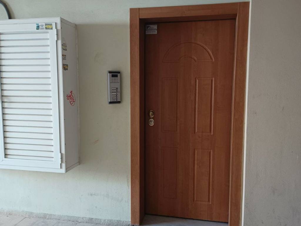 κεντρική είσοδος πολυκατοικίας